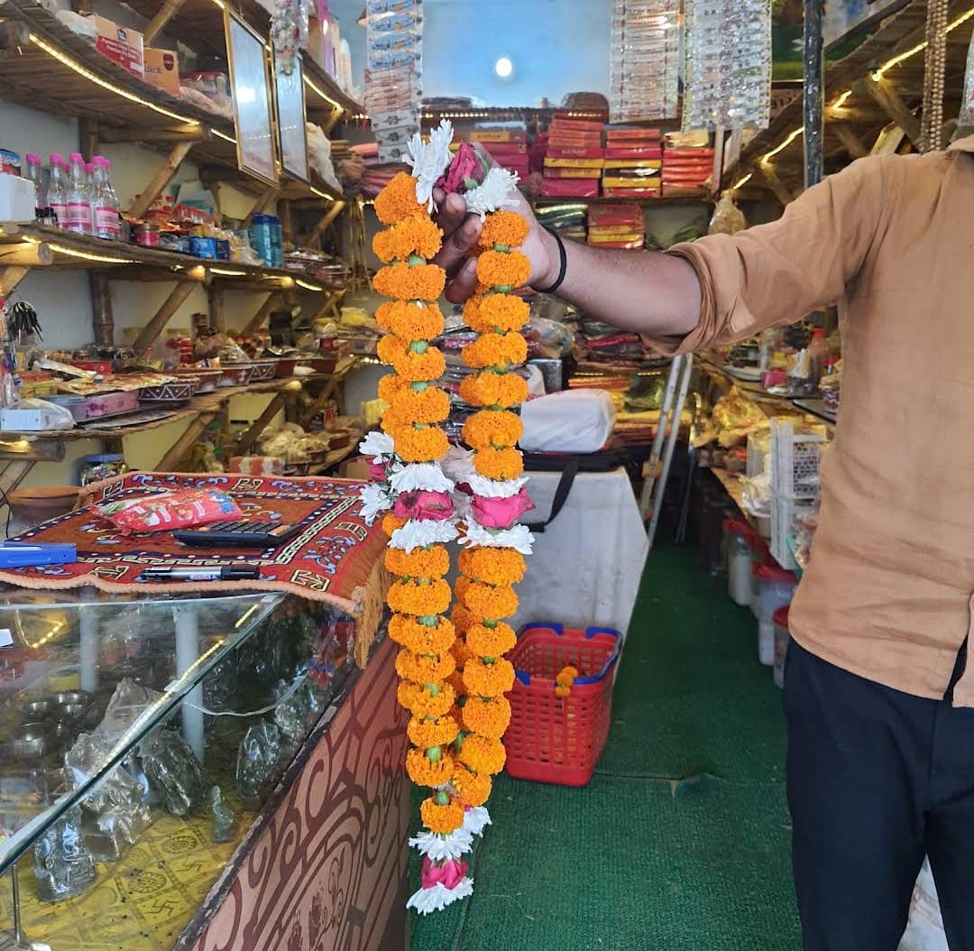 Fresh marigold and rose flower garlands